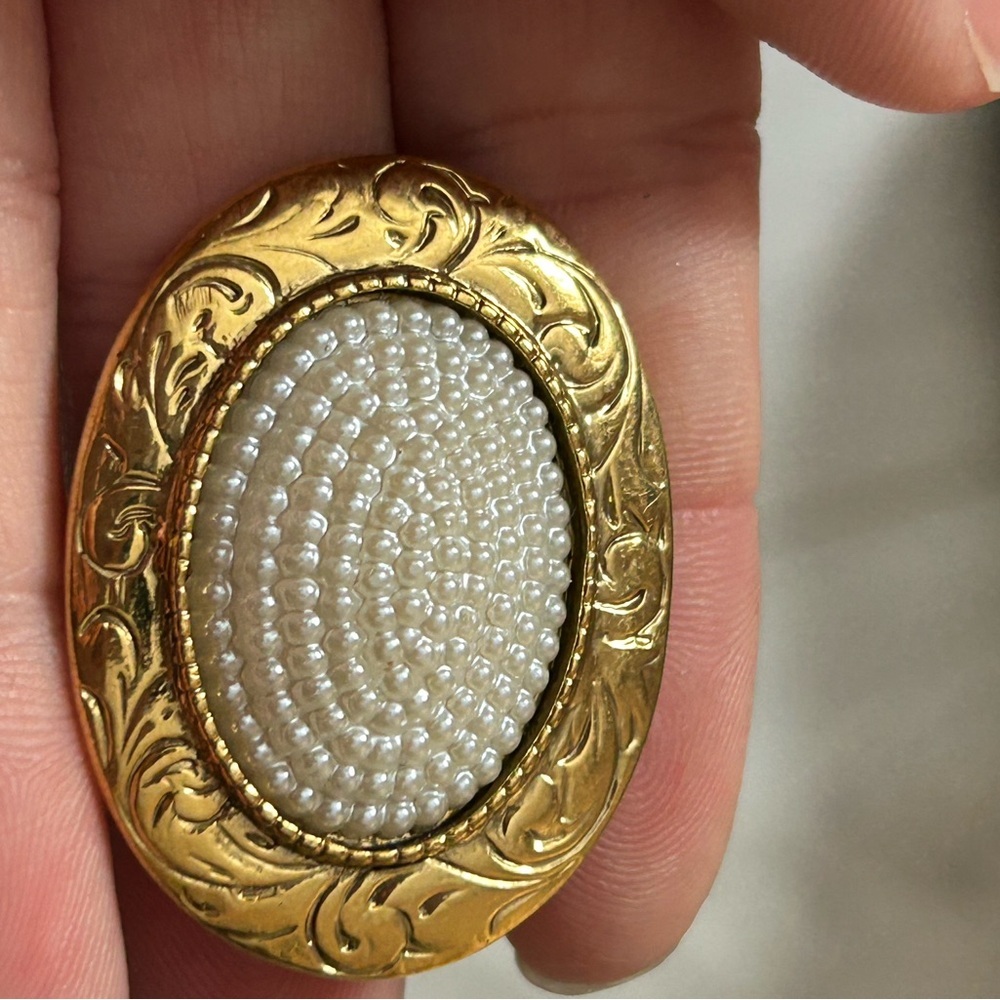 4/$100 Elegant Gold and vintage Pearl Brooch